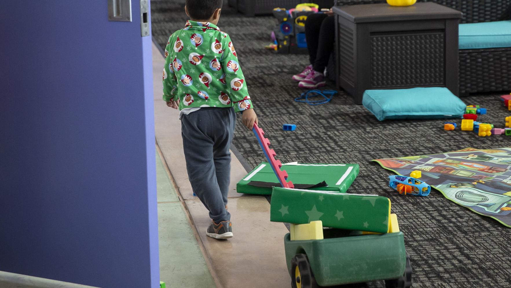 Migrant asylum seekers crossing near Tucson to be sent to Texas, then Mexico